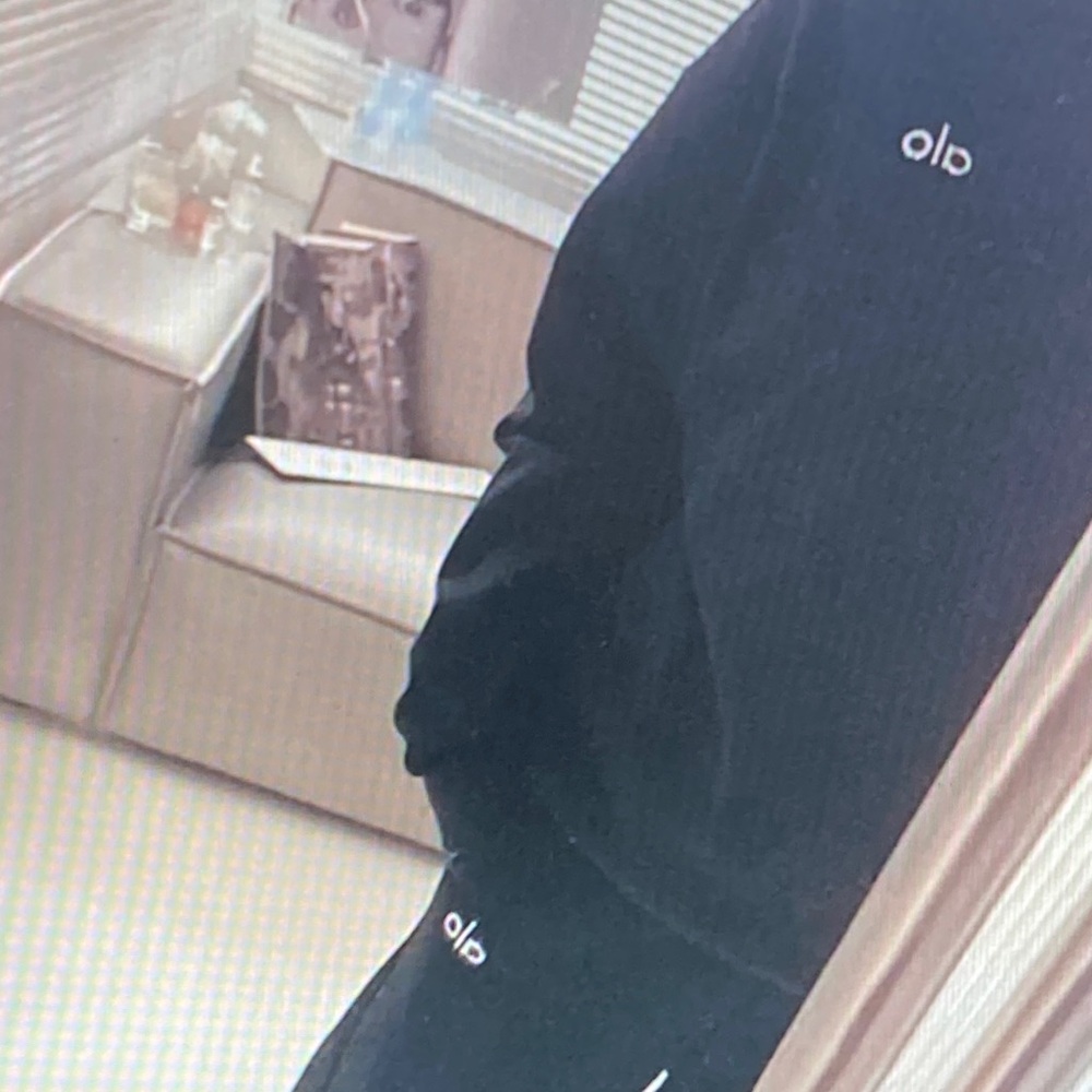 ALO Yoga Men's Charcoal Crewneck Sweater - Picture 5 of 5